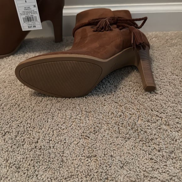 Universal Thread Booties - Picture 2 of 4